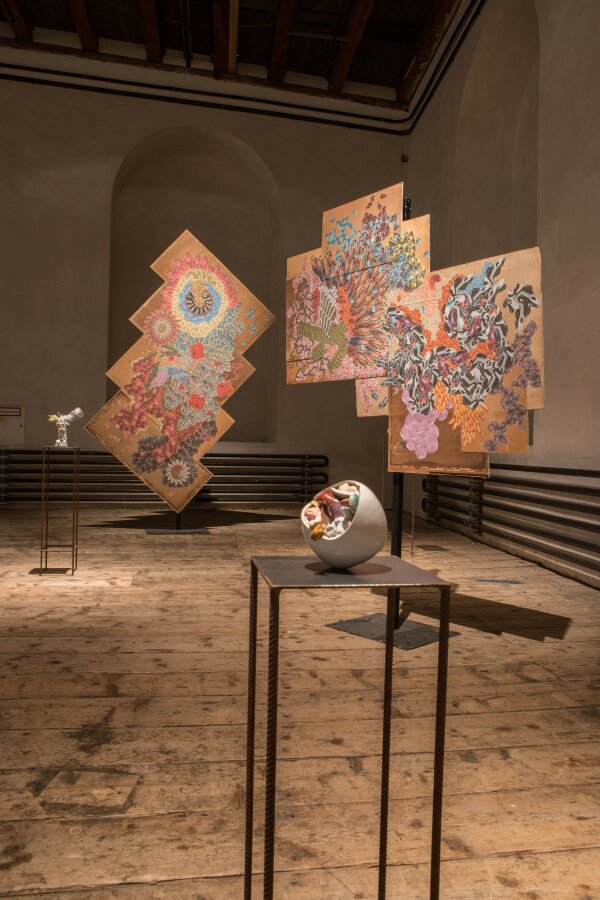  Ernst Miesgang (AdBK Wien): Shattered / Critters, keramika / koláž, 2017